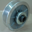 Oferujemy koła pasowe wariatorowe pod pas szerokoprofilowy wariatorowy i pod pasy klinowe klasyczne. Systemy regulacji: pokrętła ręczne proste i kątowe oraz z napędem elektrycznym. Moce do 160kW. Koło wariatora pasowego ze sprężyną czy koło pasowe z łożyskiem można kupić razem i oddzielnie. Rozwiert kół pasowych wariatorowych dokonuje fabryka.